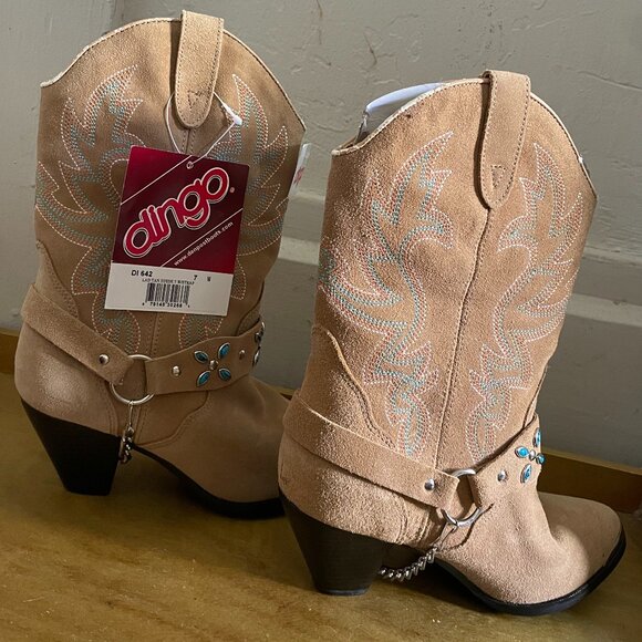 (NWT) Dingo Beige Western Cowboy Boots | Leather Upper with Chain Detail - Picture 2 of 5